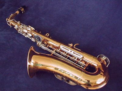 What is the difference between alto and tenor sax?