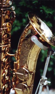 Gold Medal "I" lacquer tenor.